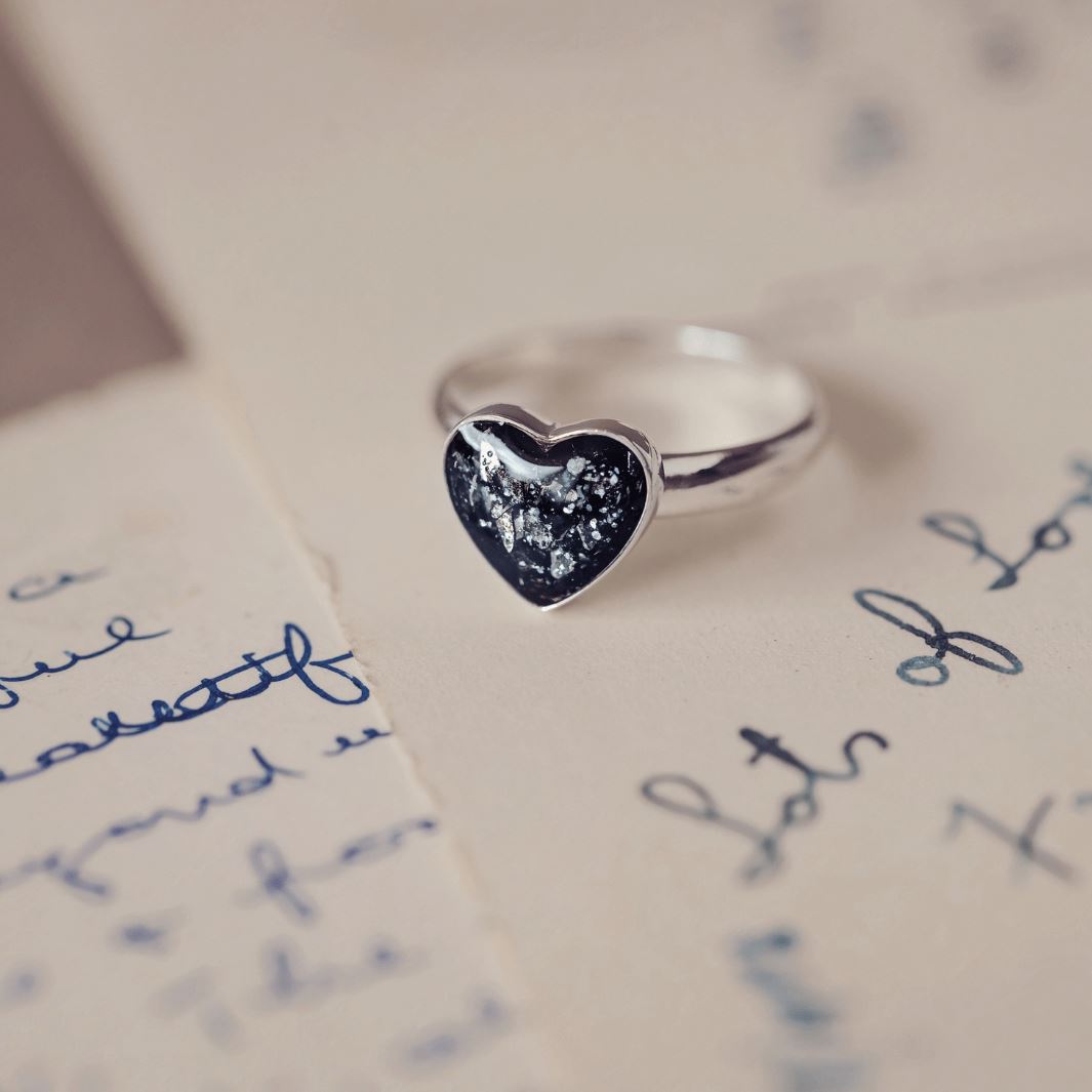 Memorial Ashes Heart Cremation Ring Black